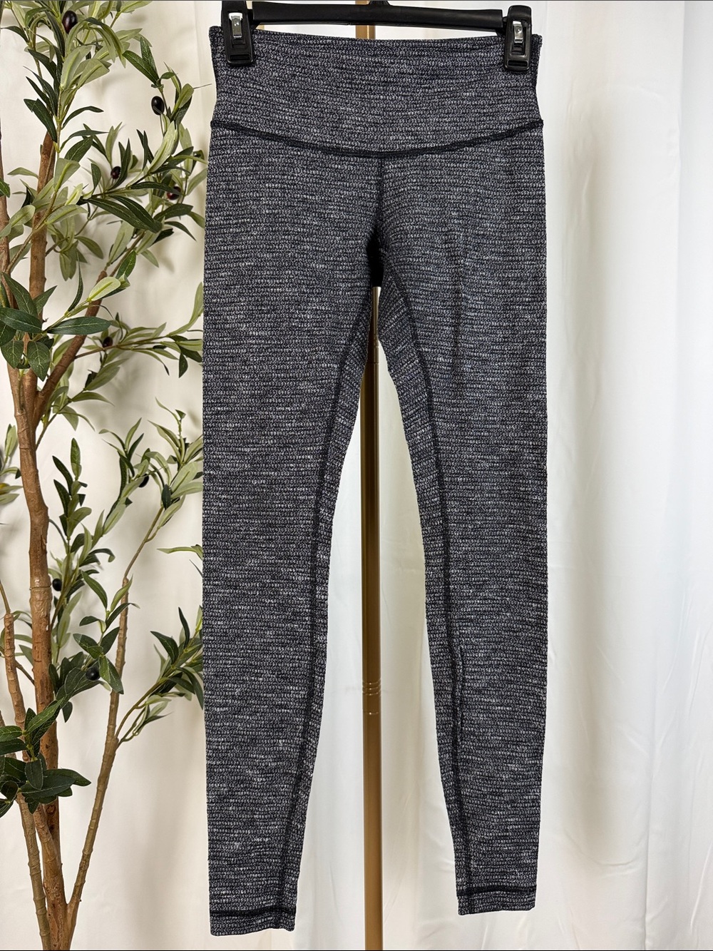 Lululemon Black and Grey Textured Full Length Leggings Sz 6 (A3)